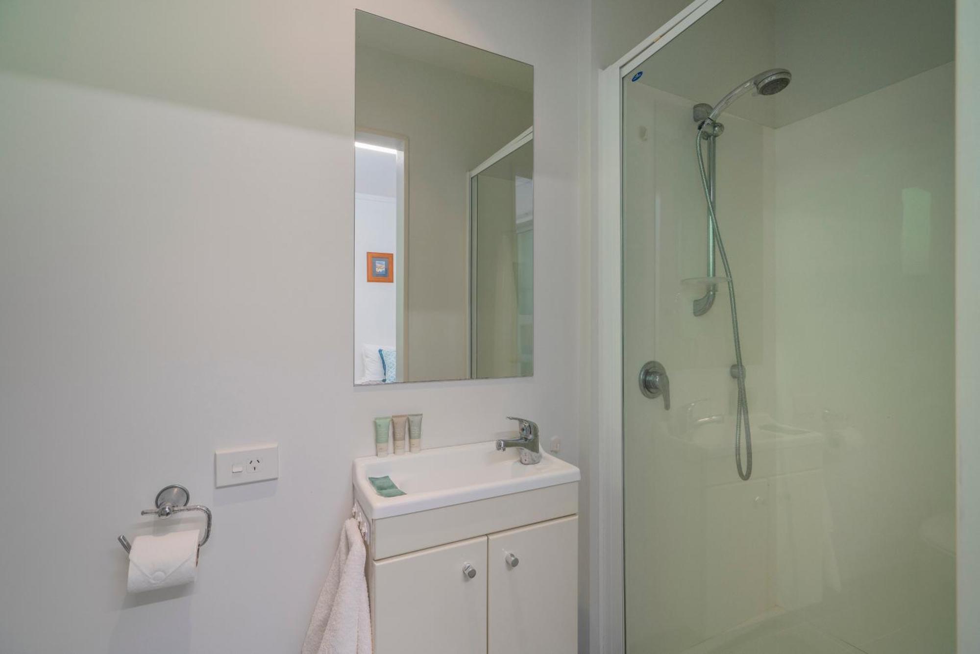 Ocean Serenity Apartments Whitianga Esterno foto